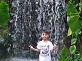 [Click for large photo]